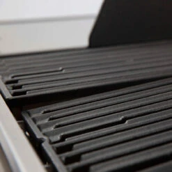 Broil King Baron Shadow 490 Gas Barbecue -BBQ Equipment Store BK Angled Grids 01 1250x1250 96168.1685880770