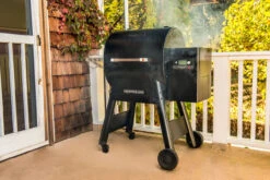 Traeger Ironwood 650 With WiFIRE Controller -BBQ Equipment Store Ironwood 650 Lifestyle 01 87942.1646132805