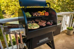 Traeger Ironwood 650 With WiFIRE Controller -BBQ Equipment Store Ironwood 650 Lifestyle 02 91765.1646132805