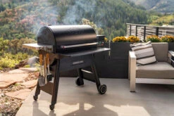 Traeger Ironwood 885 With WiFIRE Controller -BBQ Equipment Store Ironwood 885 Lifestyle 01 70021.1646132974
