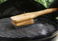 Weber® 30 Cm Bamboo Grill Brush -BBQ Equipment Store Weber 30 cm Bamboo Grill brush in use 99432.1685262042